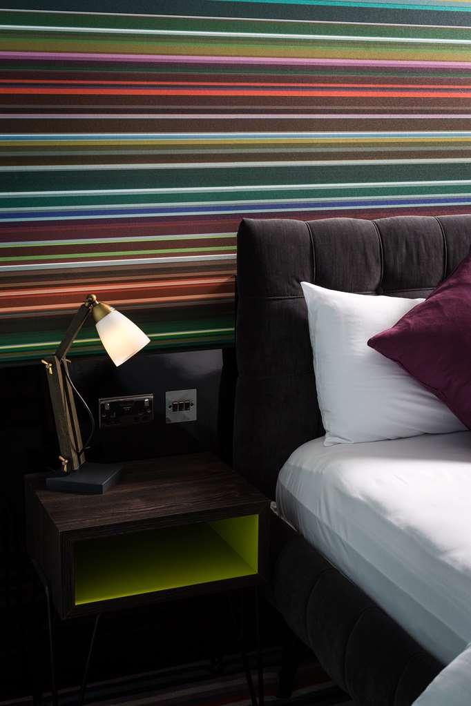 Village Manchester Cheadle Отель 3*