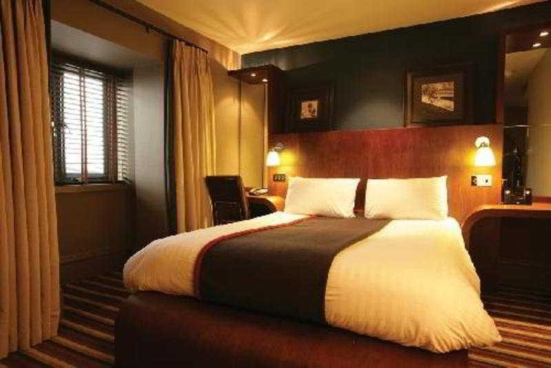 Отель Village Manchester Cheadle 3*