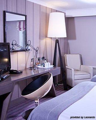 Village Manchester Hotel