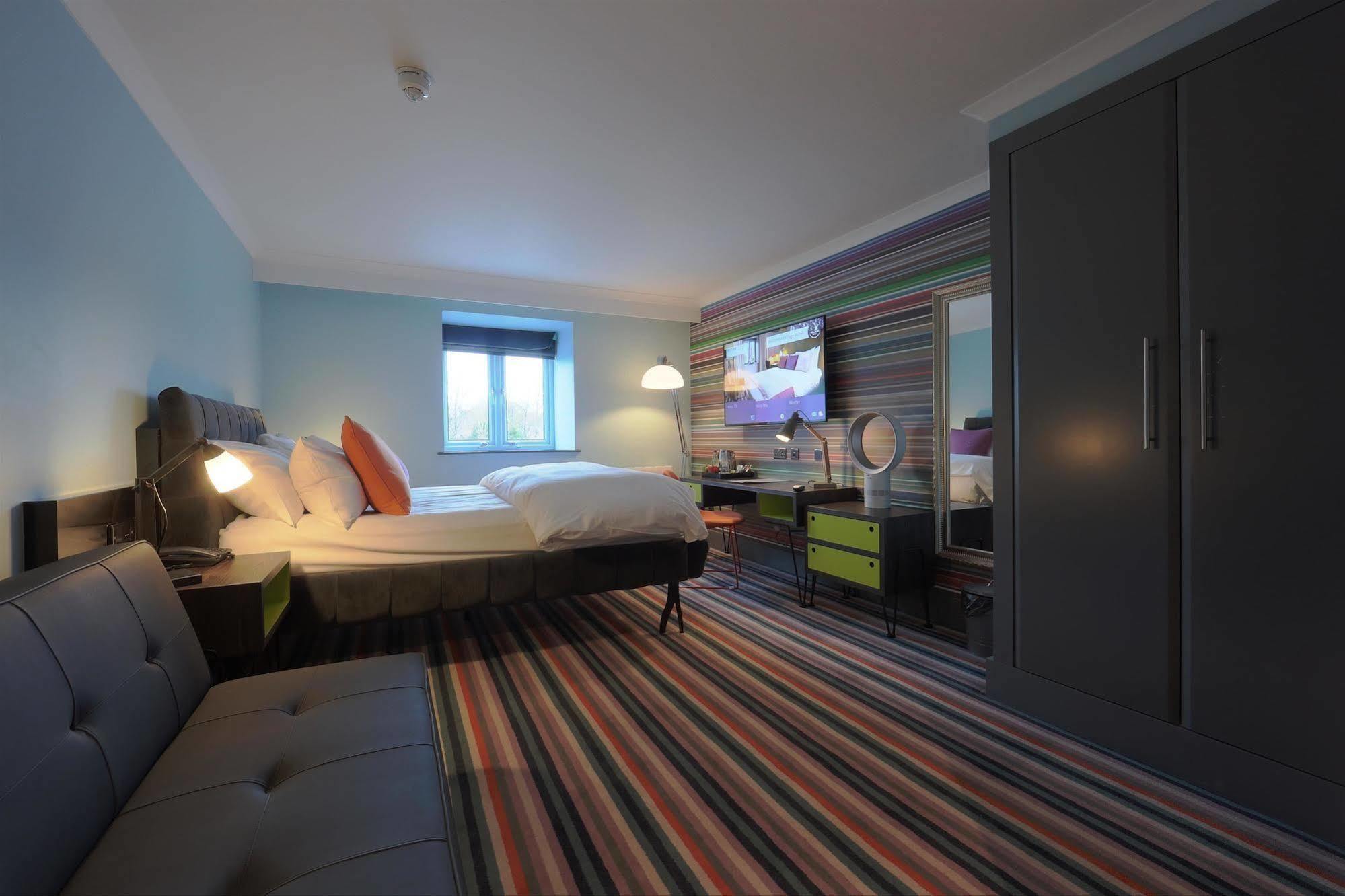 Hotel Village Manchester Cheadle 3*
